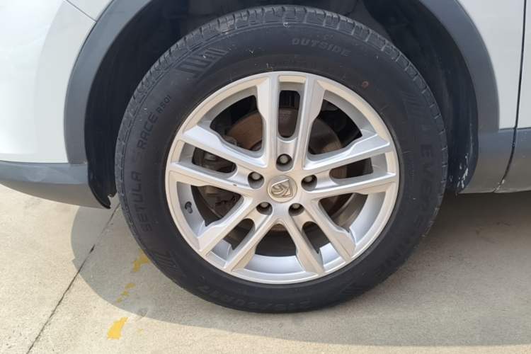 Used Baojun 560 2016 1.8L Manual Value Edition Left Front Wheel Hub