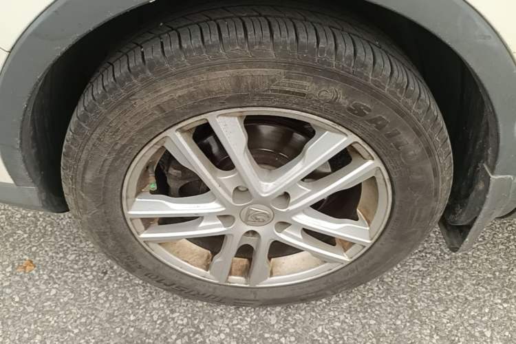 Used Baojun 560 2016 1.5T Manual Elite Edition Left Front Wheel Hub