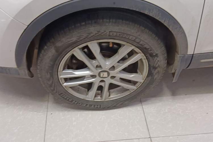 Used Baojun 560 2016 1.8L iAMT Elite Edition Left Front Wheel Hub