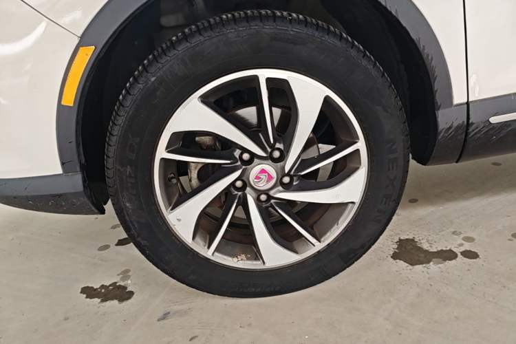 Used Baojun 560 2016 1.8L iAMT Luxury Model Left Front Wheel Hub