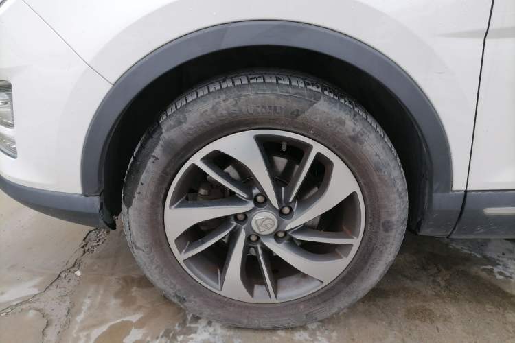 Used Baojun 560 2016 1.5T Manual Luxury Model Left Front Wheel Hub