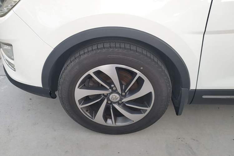 Used Baojun 560 2016 1.8L Manual Luxury Edition Left Front Wheel Hub