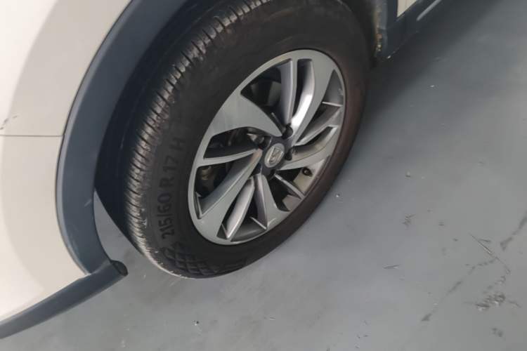 Used Baojun 560 2016 1.8L iAMT Luxury Model Left Front Wheel Hub