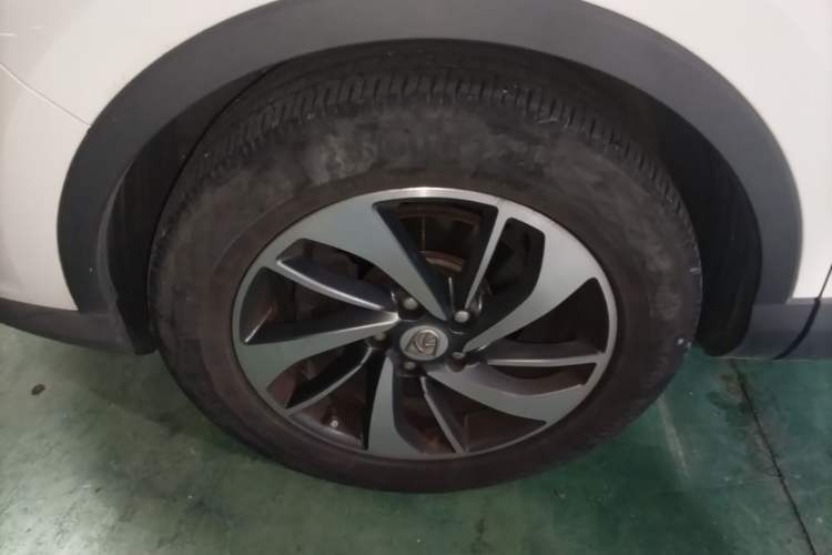 Used Baojun 560 2016 1.5T Manual Luxury Model Left Front Wheel Hub