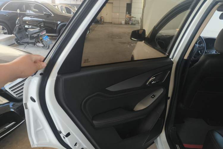 Used Baojun 560 2016 1.8L iAMT Luxury Model Left Rear Door Interior