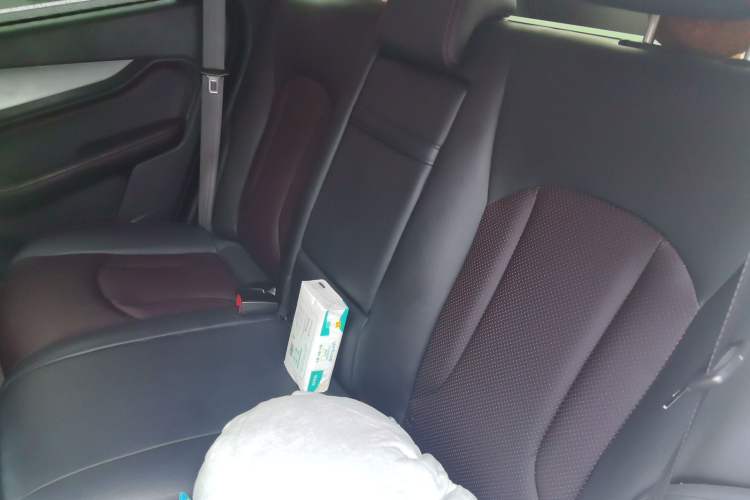 Used Baojun 560 2016 1.8L iAMT Luxury Model Left Rear Seat