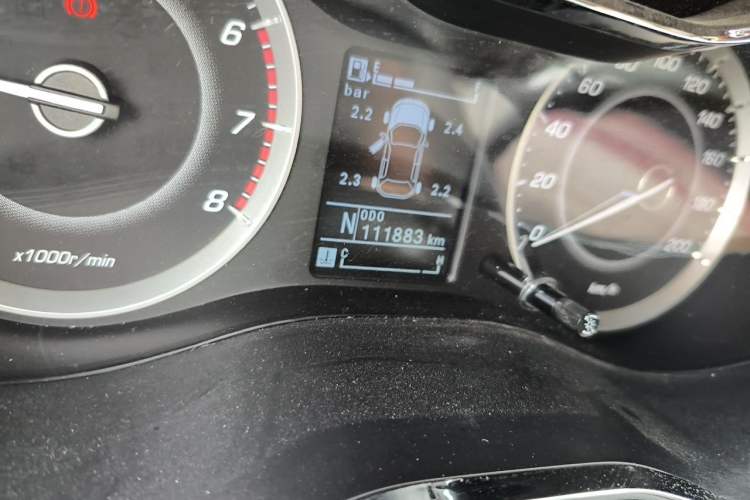 Used Baojun 560 2016 1.8L iAMT Luxury Model Odometer Close Up