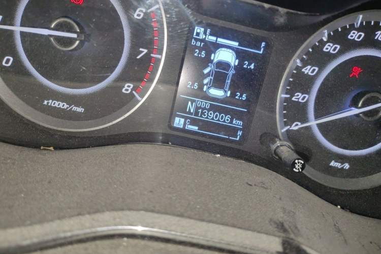 Used Baojun 560 2016 1.8L iAMT Luxury Model Odometer Close Up