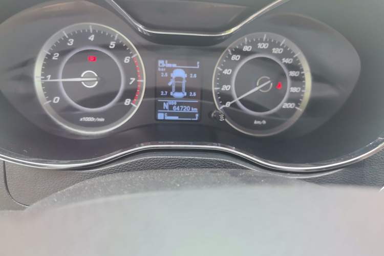 Used Baojun 560 2016 1.8L iAMT Luxury Model Odometer Close Up
