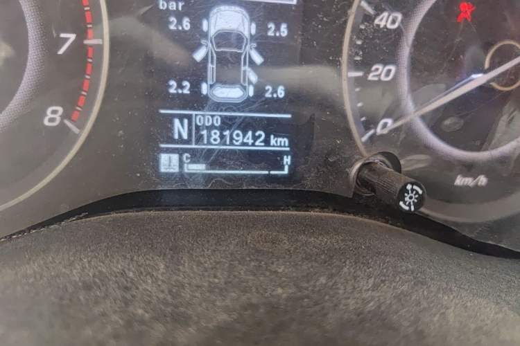 Used Baojun 560 2016 1.8L iAMT Luxury Model Odometer Close Up