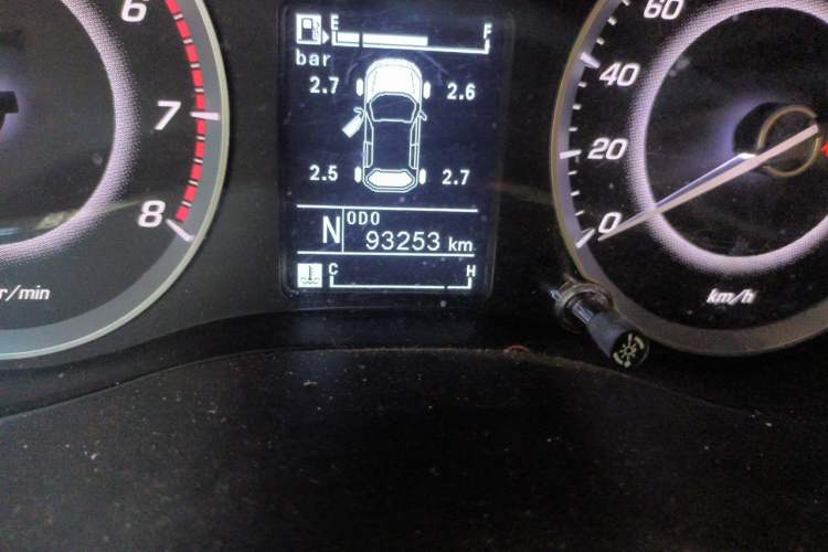 Used Baojun 560 2016 1.8L iAMT Luxury Model Odometer Close Up