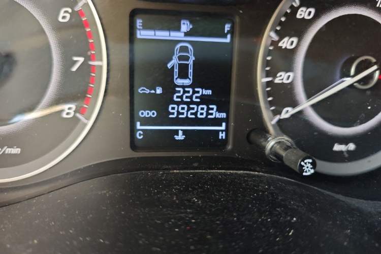 Used Baojun 560 2016 1.8L Manual Value Edition Odometer Close Up