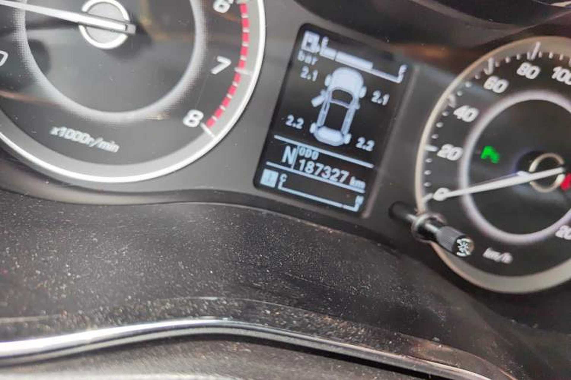 Used Baojun 560 2016 1.8L iAMT Luxury Model Odometer Close Up