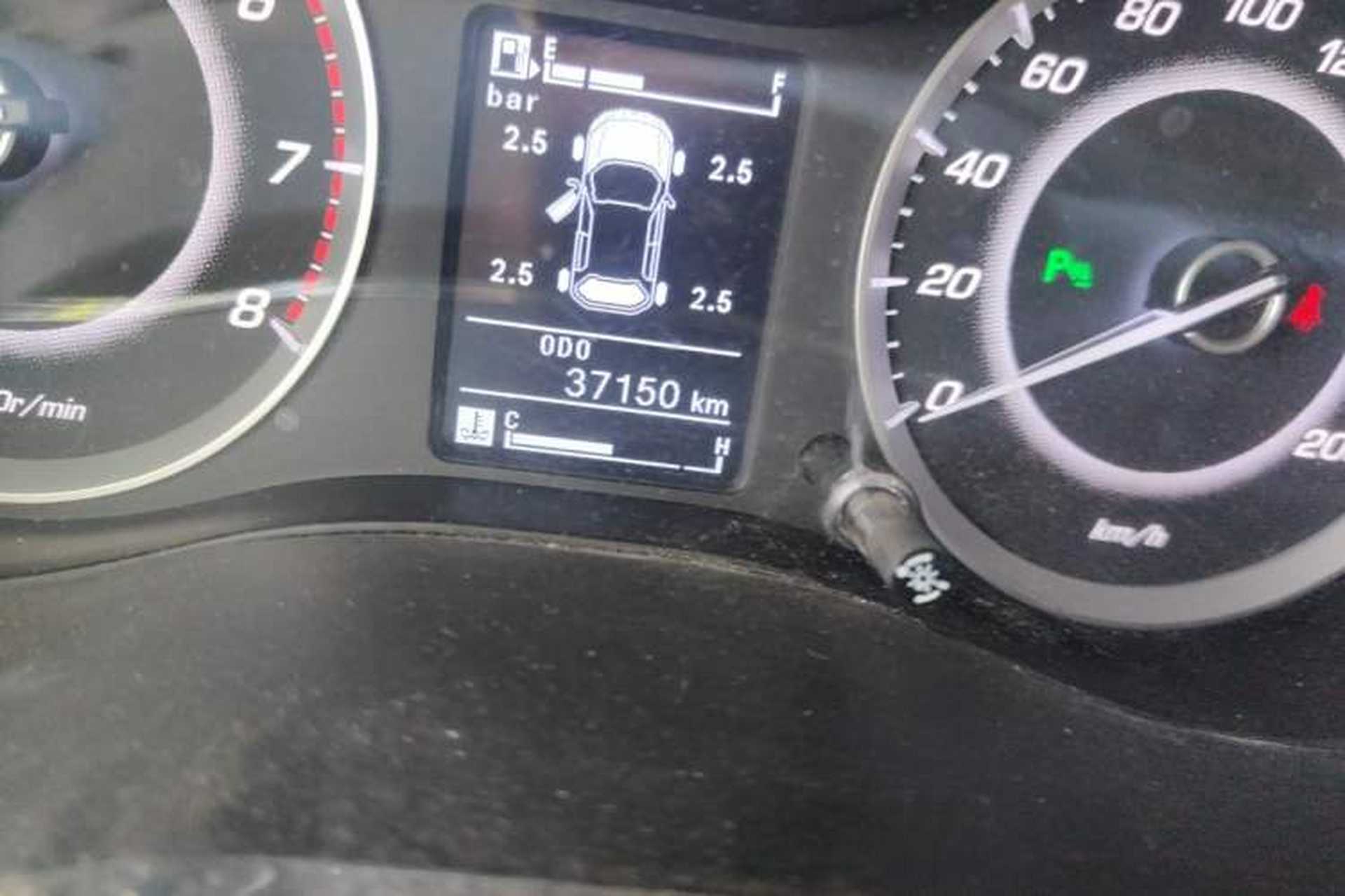 Used Baojun 560 2016 1.8L Manual Luxury Edition Odometer Close Up