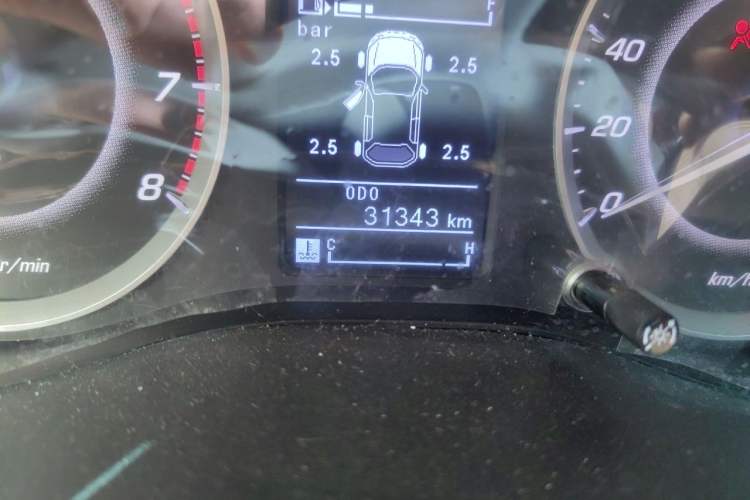 Used Baojun 560 2016 1.8L Manual Luxury Edition Odometer Close Up