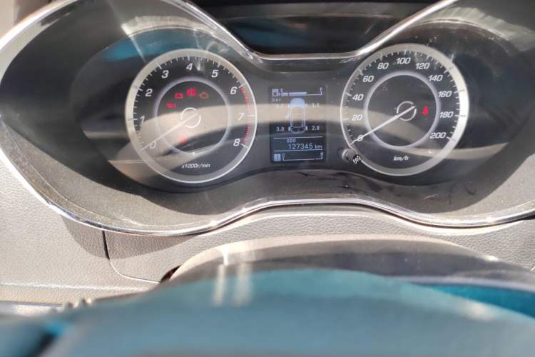 Used Baojun 560 2016 1.5T Manual Luxury Model Odometer Close Up