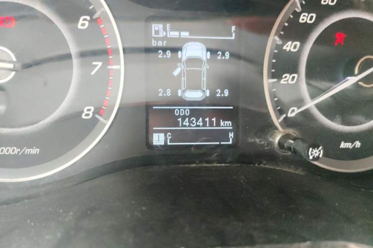 Used Baojun 560 2016 1.5T Manual Luxury Model Odometer Close Up