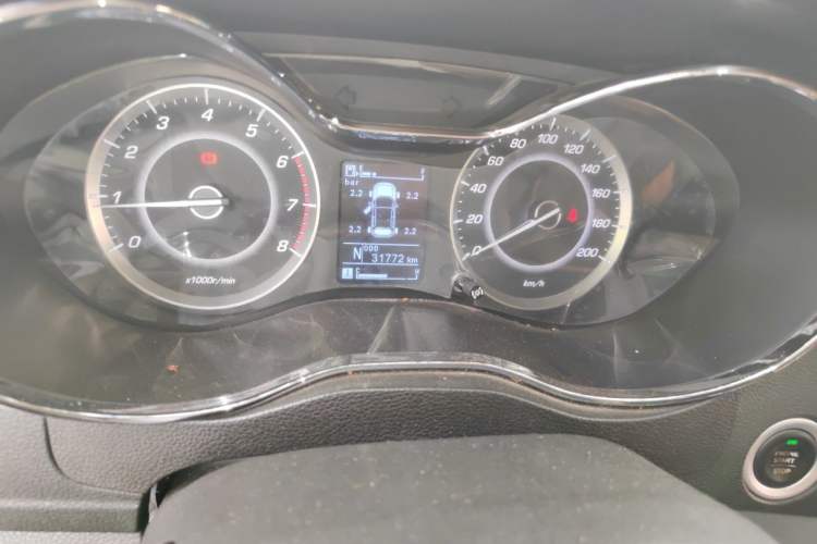Used Baojun 560 2016 1.8L iAMT Luxury Model Odometer Close Up