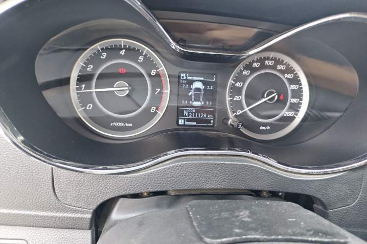 Used Baojun 560 2016 1.8L iAMT Luxury Model Odometer Close Up