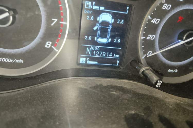 Used Baojun 560 2016 1.8L iAMT Luxury Model Odometer Close Up