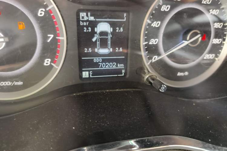 Used Baojun 560 2016 1.5T Manual Luxury Model Odometer Close Up