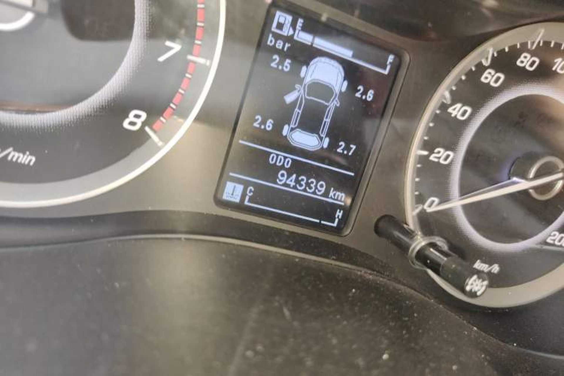 Used Baojun 560 2016 1.8L Manual Luxury Edition Odometer Close Up