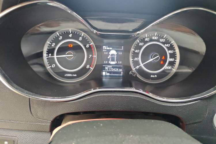 Used Baojun 560 2016 1.8L iAMT Luxury Model Odometer Close Up