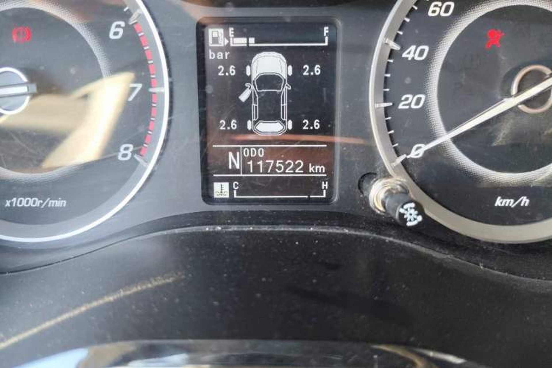 Used Baojun 560 2016 1.8L iAMT Luxury Model Odometer Close Up
