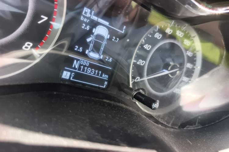 Used Baojun 560 2016 1.8L iAMT Luxury Model Odometer Close Up