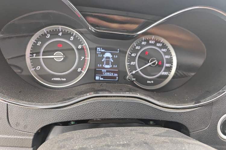 Used Baojun 560 2016 1.8L Manual Luxury Edition Odometer Close Up