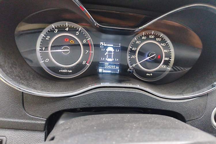 Used Baojun 560 2016 1.5T Manual Luxury Model Odometer Close Up