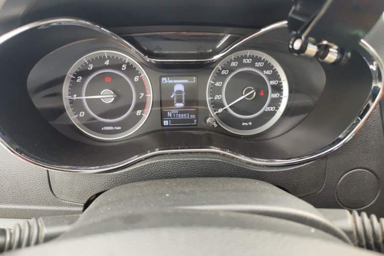 Used Baojun 560 2016 1.8L iAMT Elite Edition Odometer Close Up