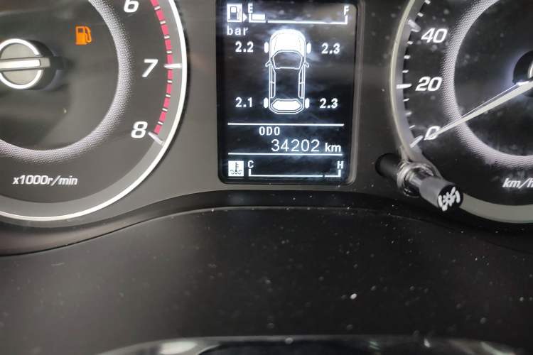 Used Baojun 560 2016 1.5T Manual Luxury Model Odometer Close Up