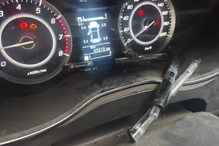 Used Baojun 560 2016 1.5T Manual Luxury Model Odometer Close Up
