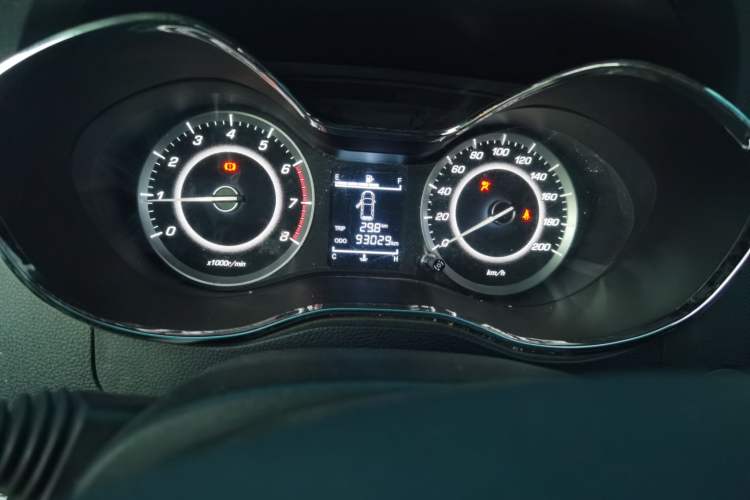 Used Baojun 560 2016 1.8L Manual Comfort Edition Odometer Close Up