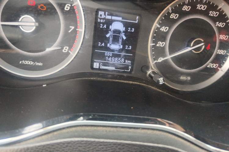 Used Baojun 560 2016 1.5T Manual Luxury Model Odometer Close Up