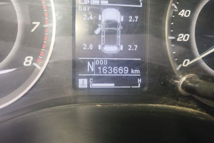 Used Baojun 560 2016 1.8L iAMT Luxury Model Odometer Close Up
