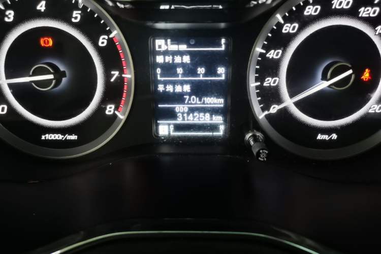 Used Baojun 560 2016 1.5T Manual Luxury Model Odometer Close Up