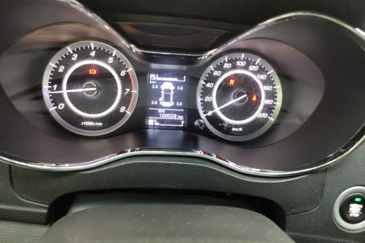 Used Baojun 560 2016 1.5T Manual Luxury Model Odometer Close Up