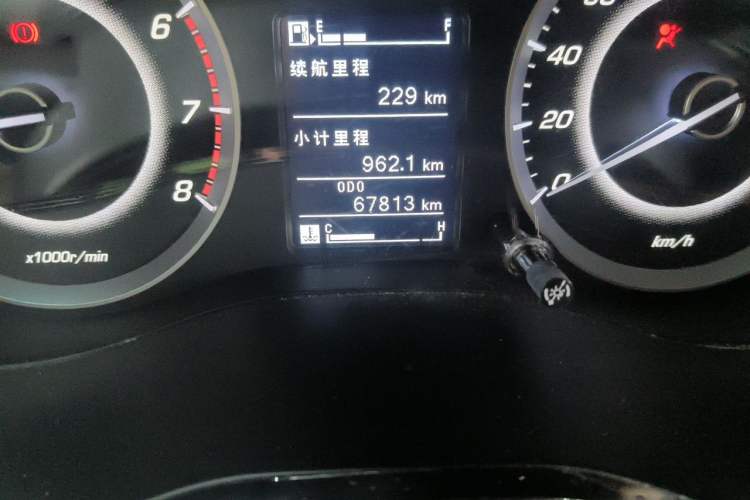 Used Baojun 560 2016 1.5T Manual Luxury Model Odometer Close Up