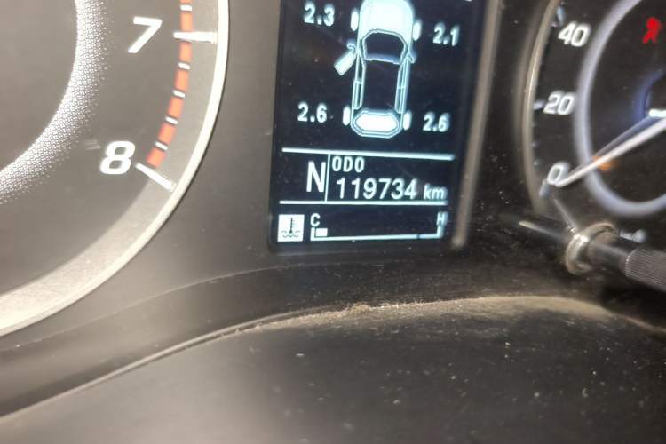 Used Baojun 560 2016 1.8L iAMT Luxury Model Odometer Close Up