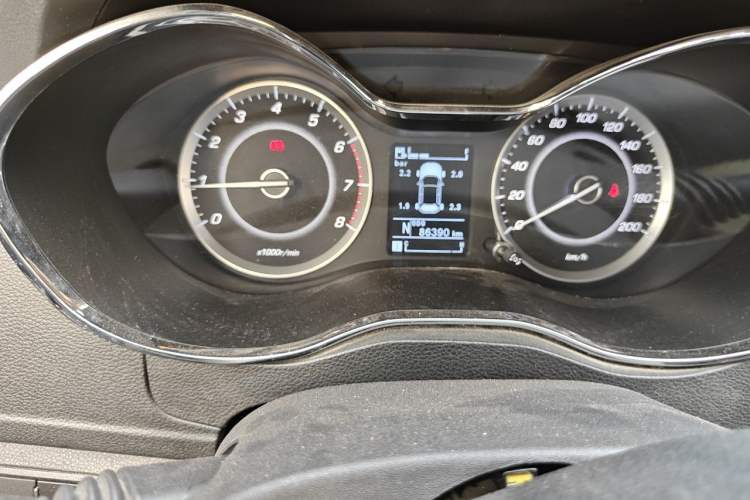 Used Baojun 560 2016 1.8L iAMT Luxury Model Odometer Close Up