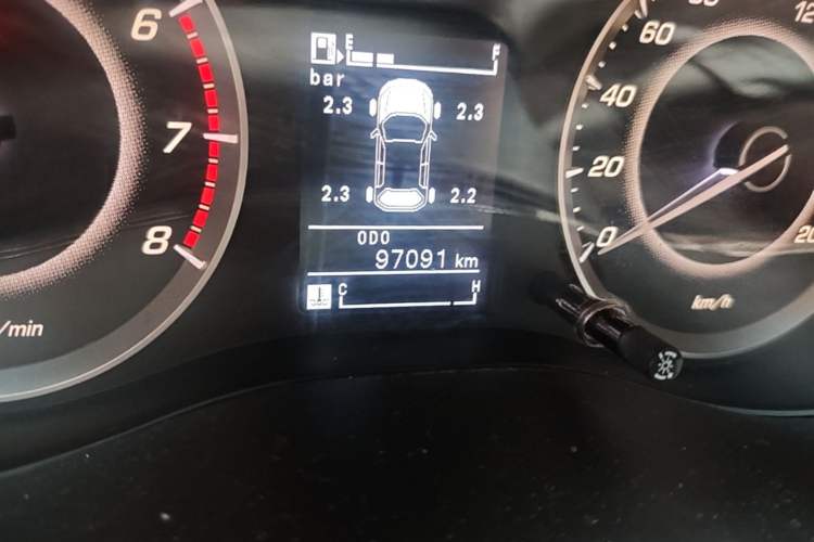 Used Baojun 560 2016 1.8L Manual Luxury Edition Odometer Close Up