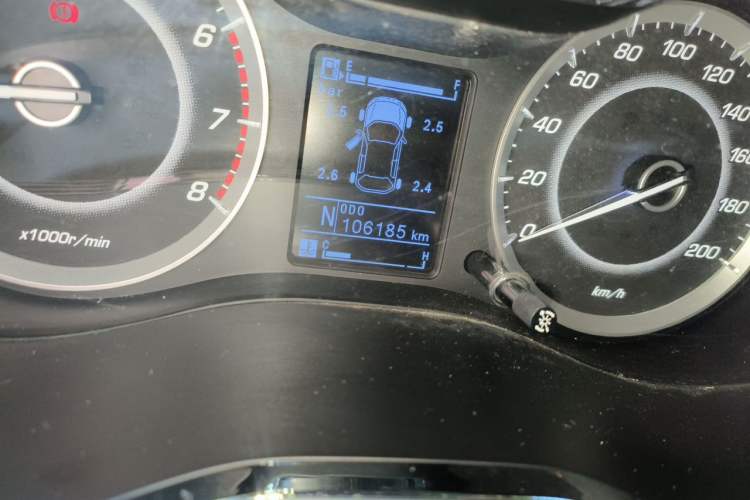 Used Baojun 560 2016 1.8L iAMT Luxury Model Odometer Close Up