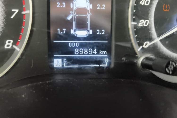 Used Baojun 560 2016 1.5T Manual Luxury Model Odometer Close Up