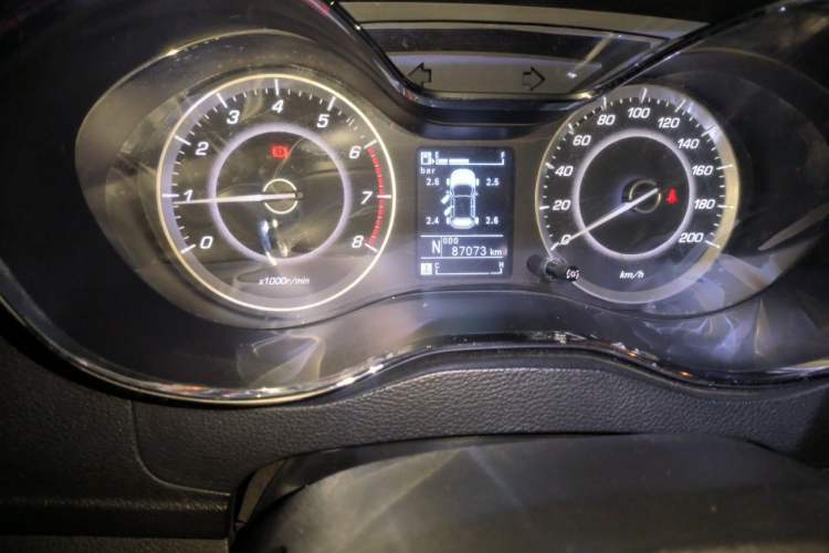 Used Baojun 560 2016 1.8L iAMT Luxury Model Odometer Close Up