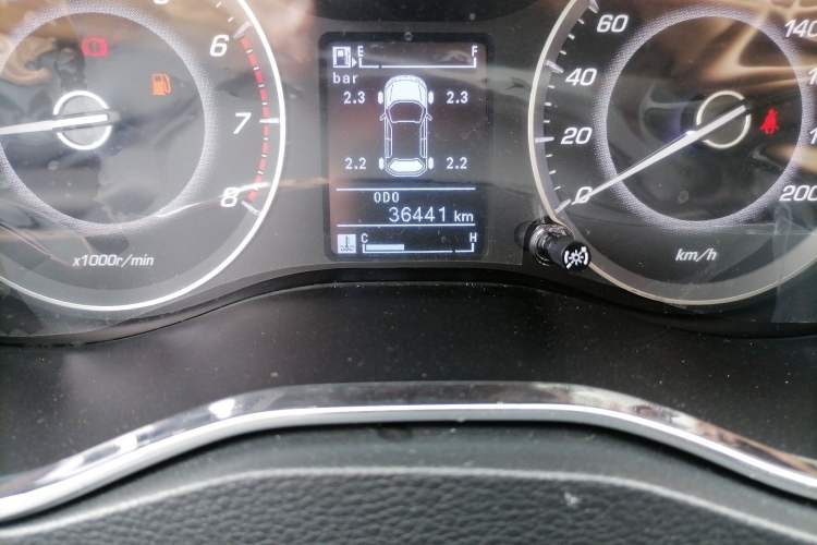 Used Baojun 560 2016 1.5T Manual Luxury Model Odometer Close Up
