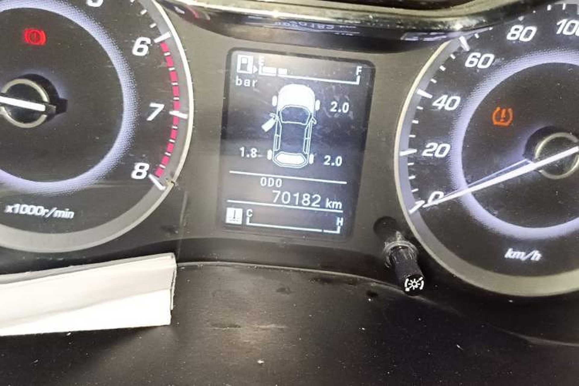 Used Baojun 560 2016 1.5T Manual Luxury Model Odometer Close Up