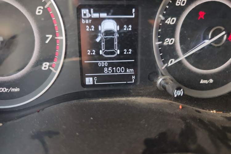Used Baojun 560 2016 1.5T Manual Luxury Model Odometer Close Up