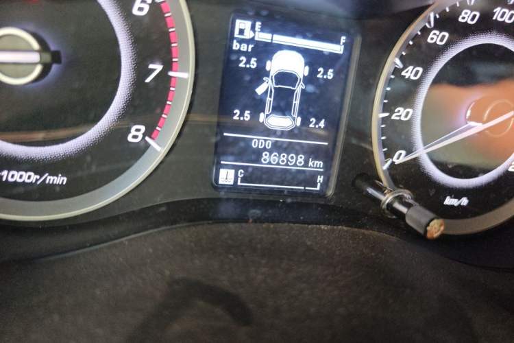 Used Baojun 560 2016 1.5T Manual Luxury Model Odometer Close Up